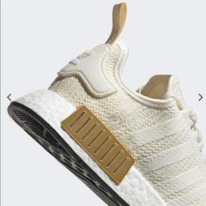 😎 Adidas NMD_R1 Shoes